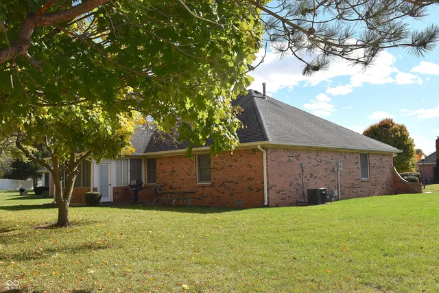 $235,000 | 1247 Holiday Lane East, Brownsburg, IN 46112