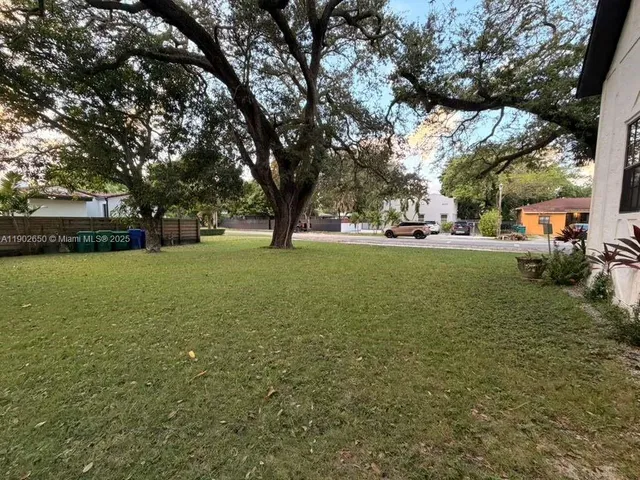 a car parked in front of white house