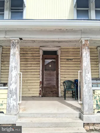 a view of a entryway of the house