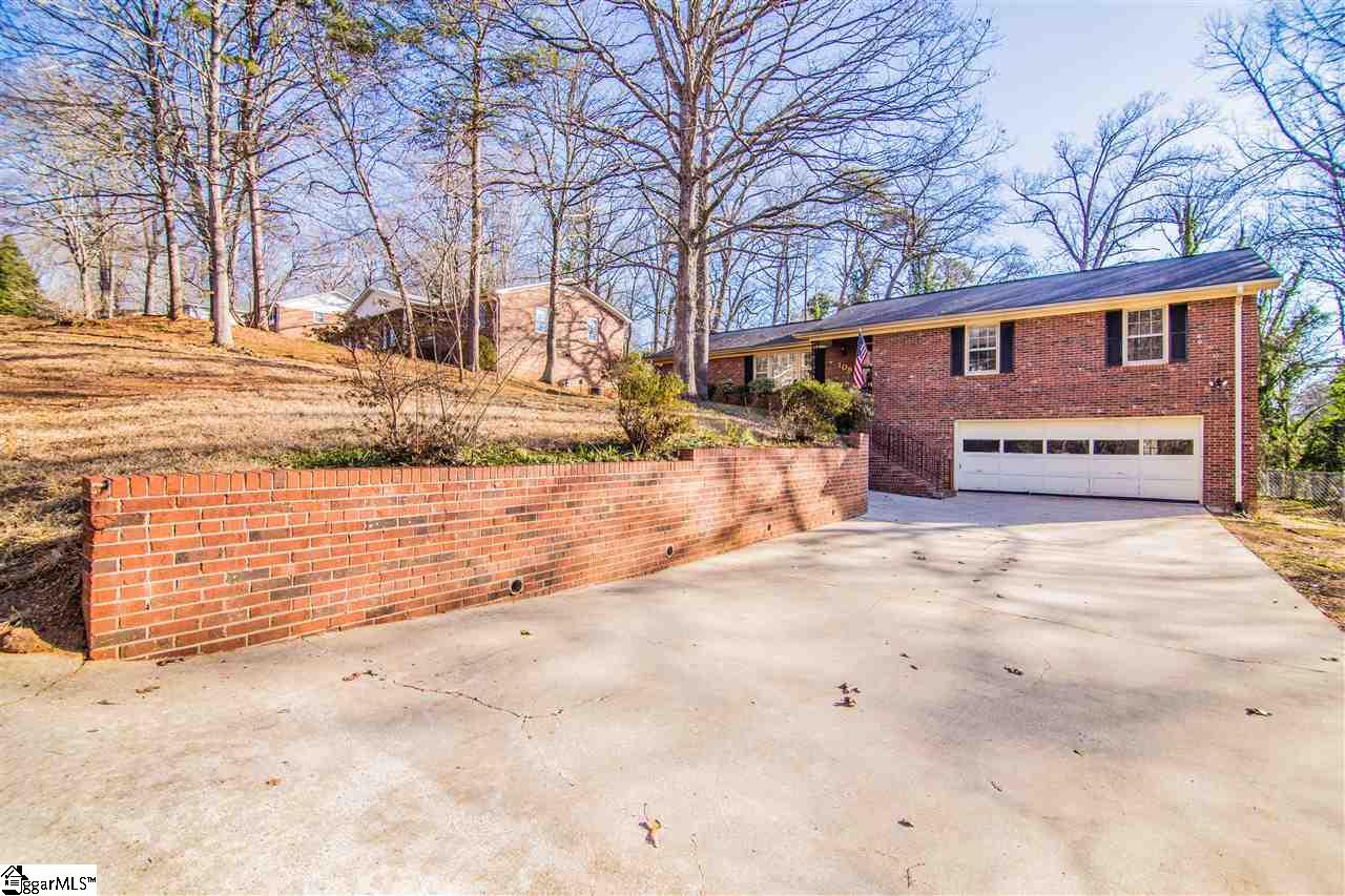 108 Holly Road Taylors, SC 29687 - Photo 2 of 23 Gallery Image 2