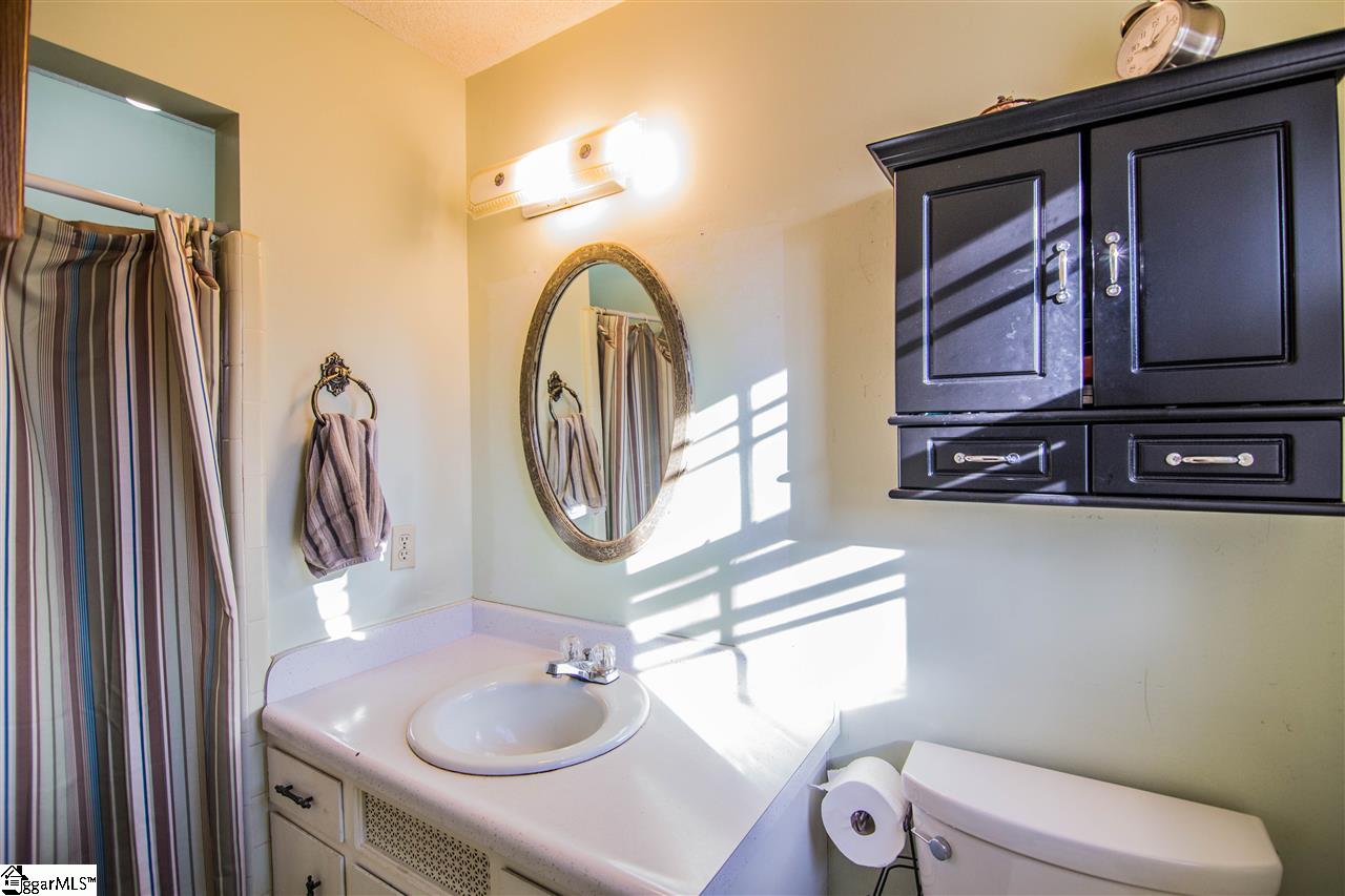 108 Holly Road Taylors, SC 29687 - Photo 14 of 23 Gallery Image 14