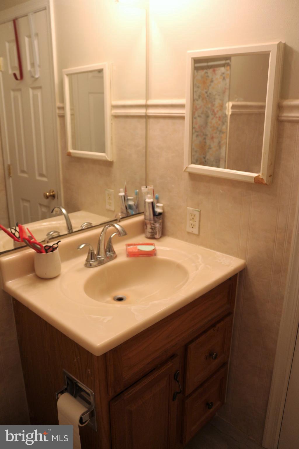 513 Riggs Court Frederick, MD 21703 - Photo 20 of 27 Upper level full bath