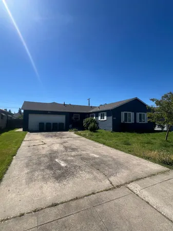 $384,900 | 830 Windsor Drive, Lodi, CA 95240