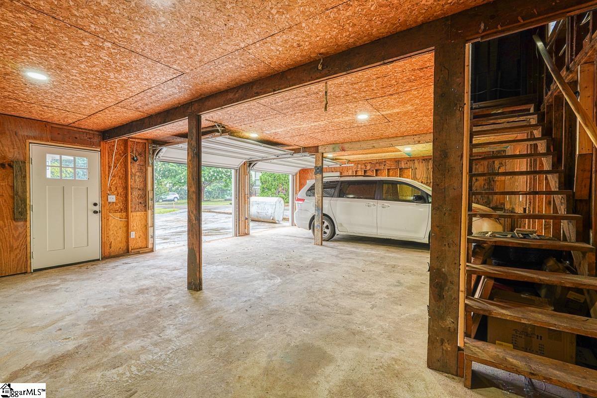 140 Rose Circle Greenville, SC 29607 - Photo 32 of 36 Gallery Image 32