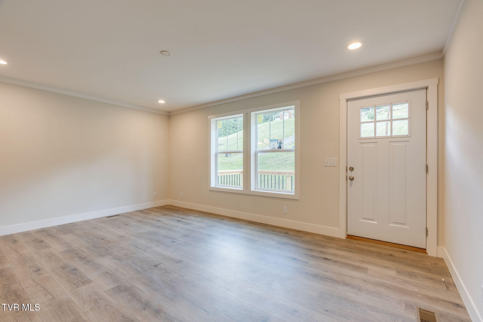 876 Bell Ridge Road Kingsport, TN 37660 - Photo 5 of 30 005