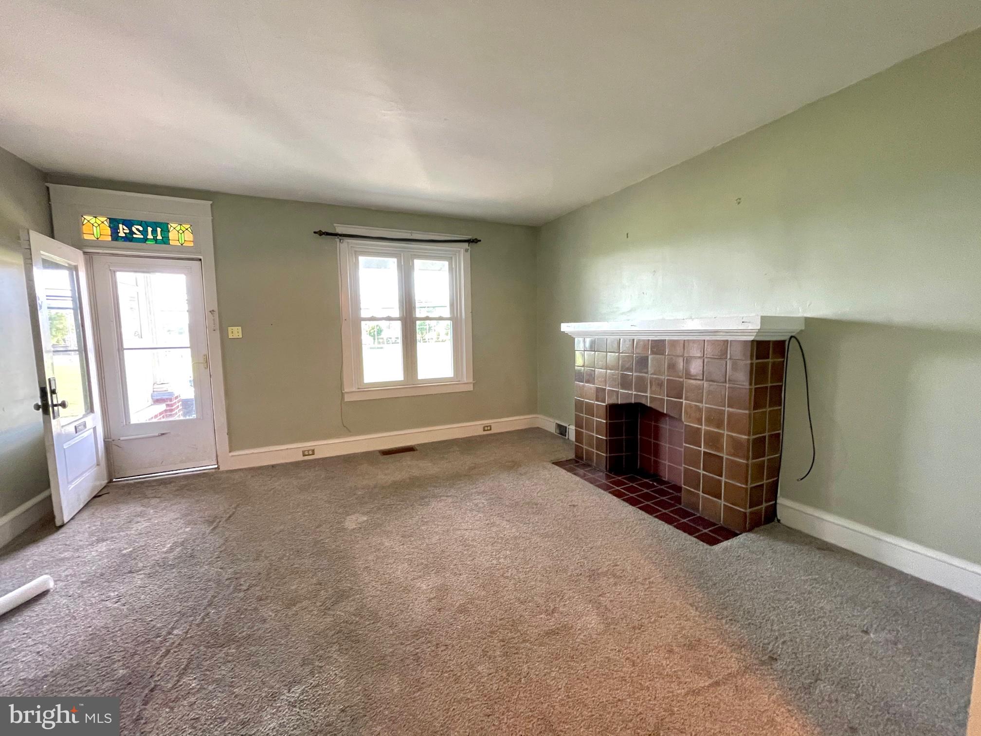 1124 Exeter Street Reading, PA 19604 - Photo 6 of 39 Living room