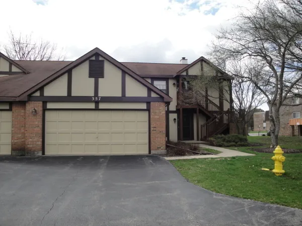 $2,200 | 357 Bloomfield Lane, Unit 3, Glen Ellyn, IL 60137