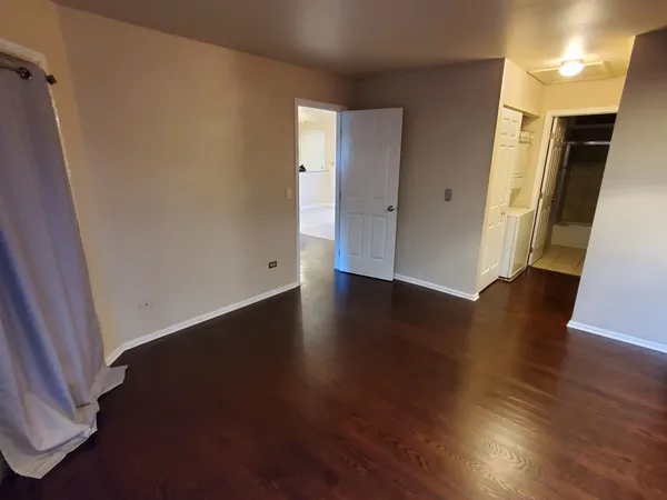 $2,200 | 357 Bloomfield Lane, Unit 3, Glen Ellyn, IL 60137