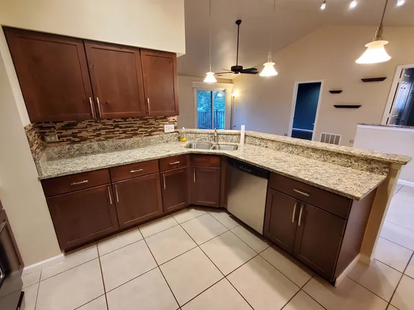 $2,200 | 357 Bloomfield Lane, Unit 3, Glen Ellyn, IL 60137