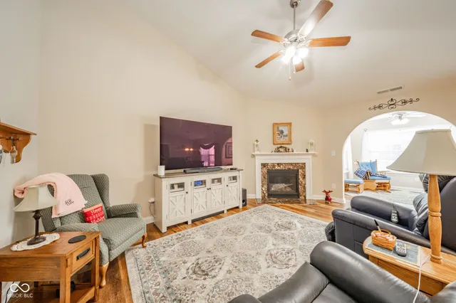 $255,000 | 541 Greenwood Trace Drive, Whiteland, IN 46184