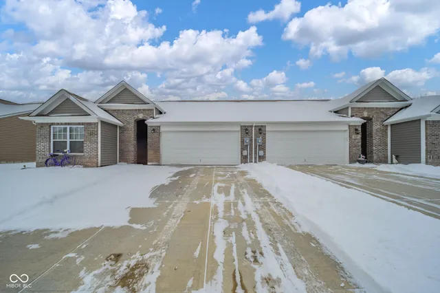 $255,000 | 541 Greenwood Trace Drive, Whiteland, IN 46184