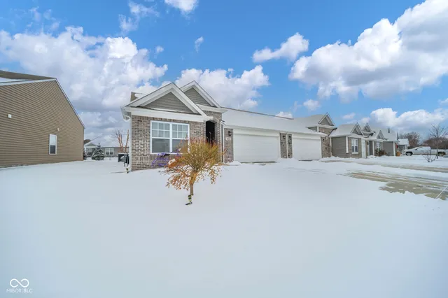 $255,000 | 541 Greenwood Trace Drive, Whiteland, IN 46184