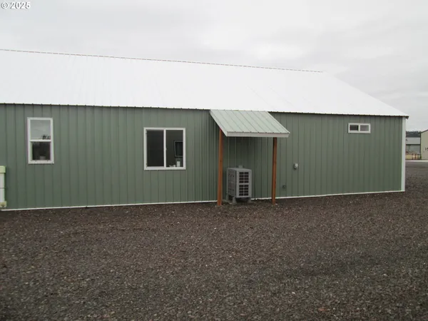 $319,200 | 404 Pendleton Avenue, Ukiah, OR 97880
