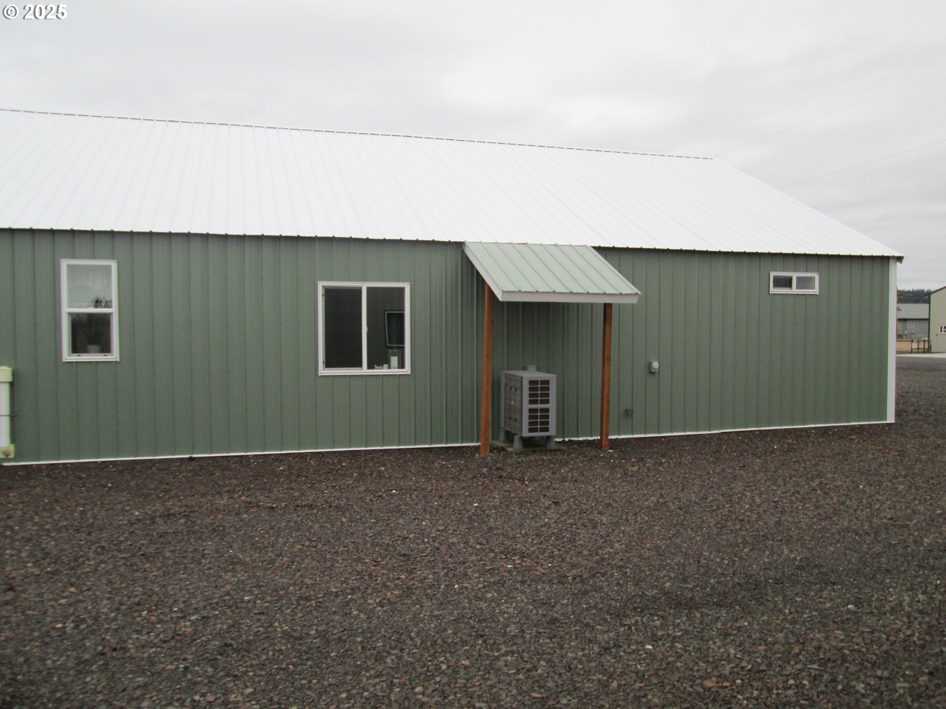 404 Pendleton Avenue Ukiah, OR 97880 - Photo 4 of 12 a view of an empty room