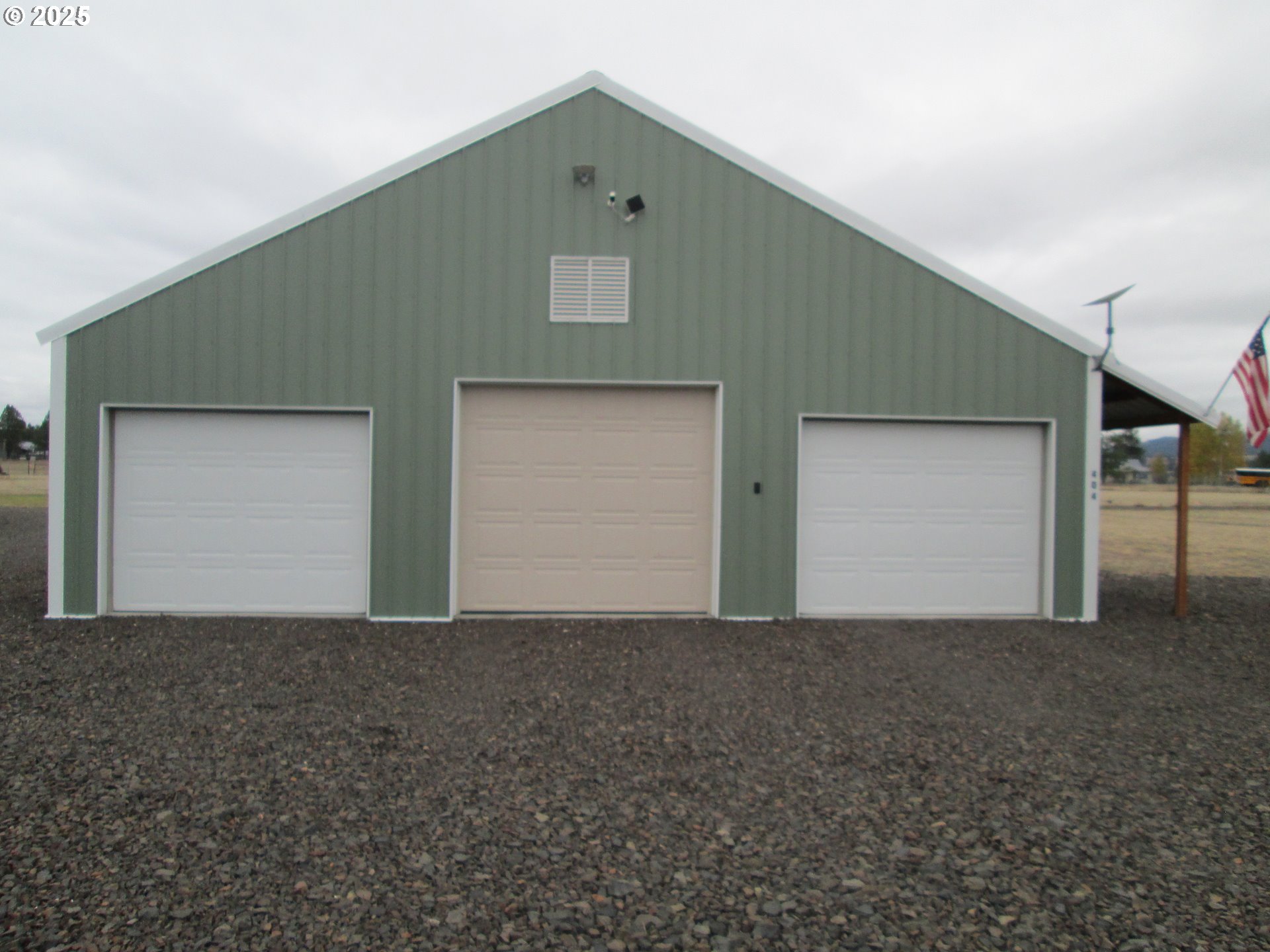 404 Pendleton Avenue Ukiah, OR 97880 - Photo 5 of 12 a view of an empty room
