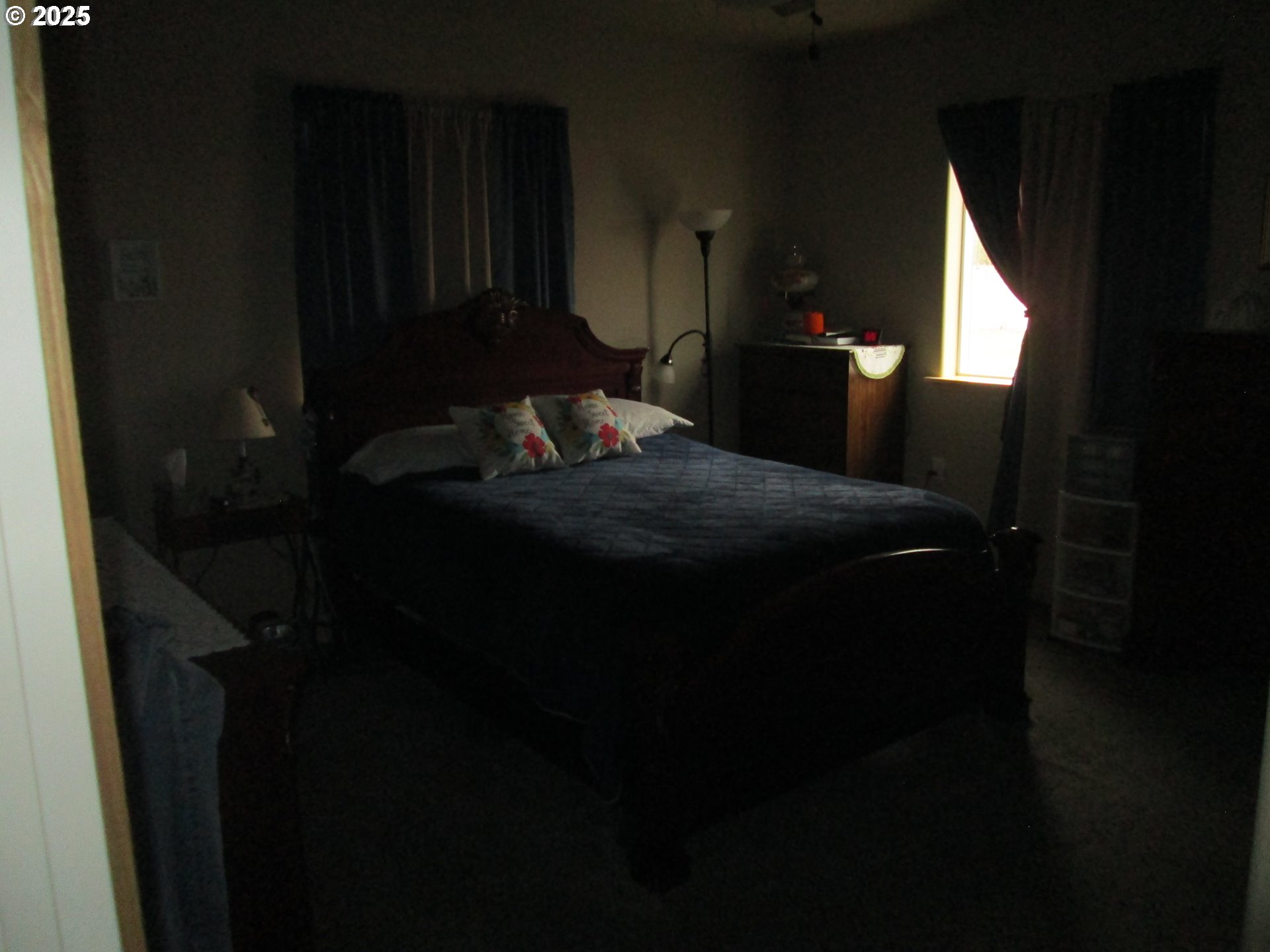 404 Pendleton Avenue Ukiah, OR 97880 - Photo 9 of 12 a kitchen with a sink