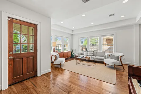 $799,900 | 125 North Street, Houston, TX 77009