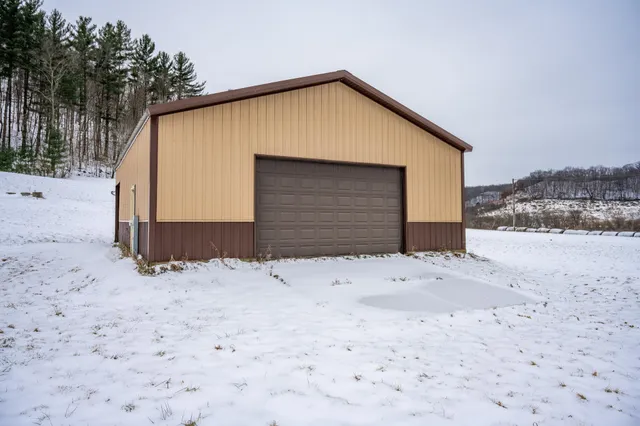 $300,000 | 29431 Maxwell Hill Road, Cazenovia, WI 53924
