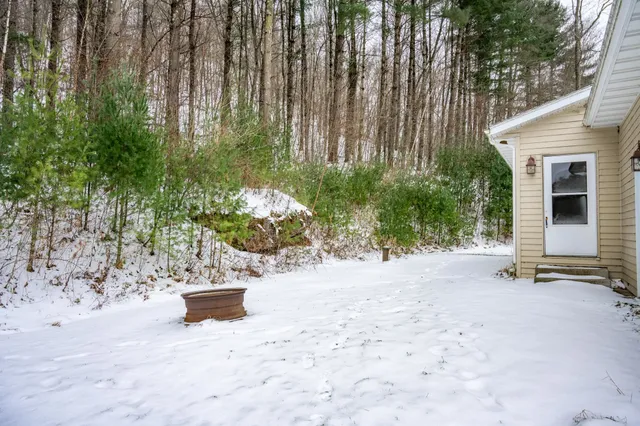 $300,000 | 29431 Maxwell Hill Road, Cazenovia, WI 53924