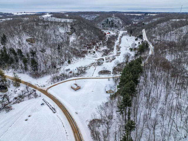 $300,000 | 29431 Maxwell Hill Road, Cazenovia, WI 53924