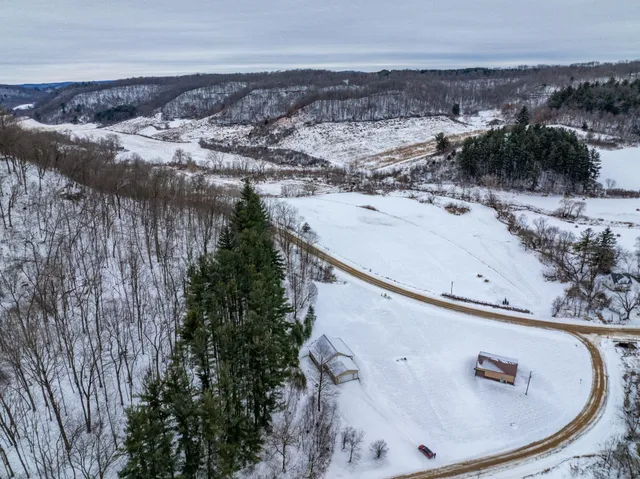 $300,000 | 29431 Maxwell Hill Road, Cazenovia, WI 53924