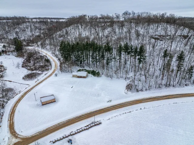 $300,000 | 29431 Maxwell Hill Road, Cazenovia, WI 53924