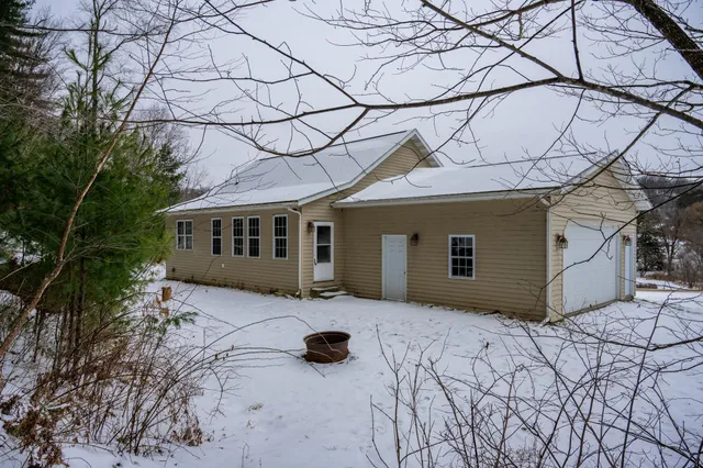 $300,000 | 29431 Maxwell Hill Road, Cazenovia, WI 53924