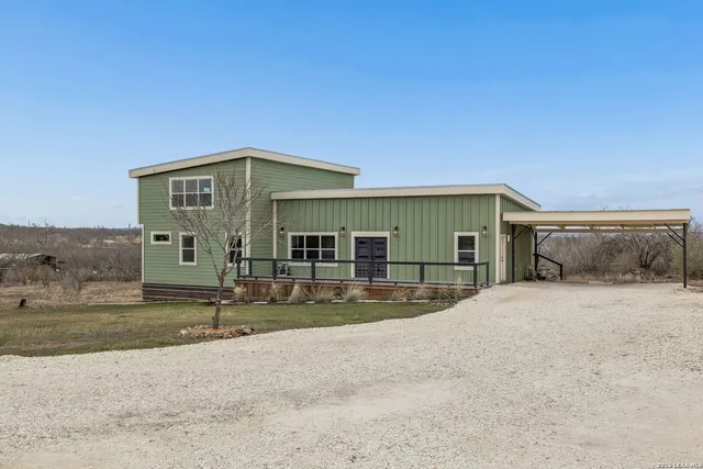 $650,000 | 300 County Road 5781, Castroville, TX 78009