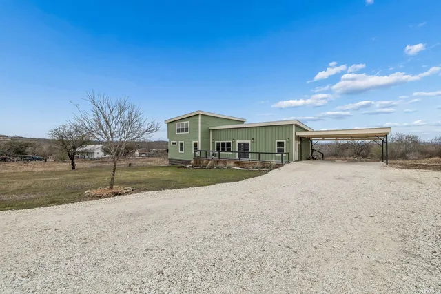 $650,000 | 300 County Road 5781, Castroville, TX 78009