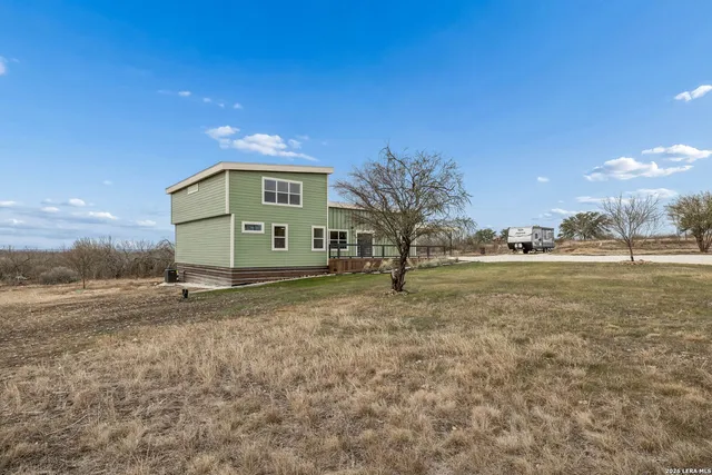 $650,000 | 300 County Road 5781, Castroville, TX 78009