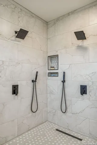 $650,000 | 300 County Road 5781, Castroville, TX 78009