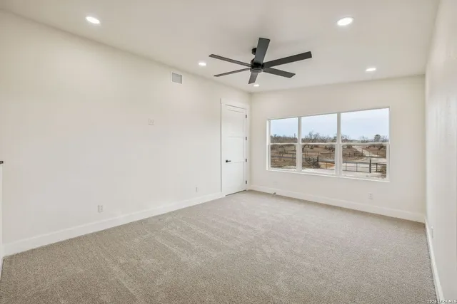 $650,000 | 300 County Road 5781, Castroville, TX 78009