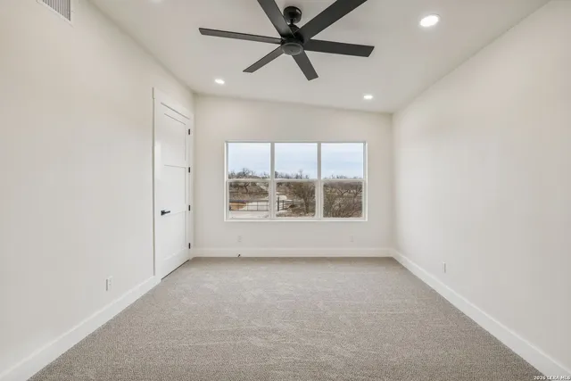 $650,000 | 300 County Road 5781, Castroville, TX 78009