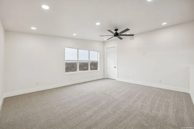 $650,000 | 300 County Road 5781, Castroville, TX 78009