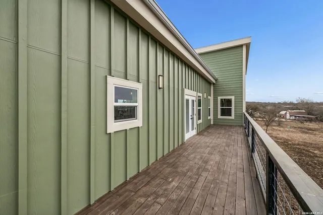 $650,000 | 300 County Road 5781, Castroville, TX 78009