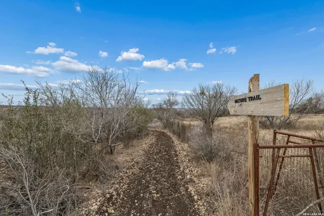 $650,000 | 300 County Road 5781, Castroville, TX 78009