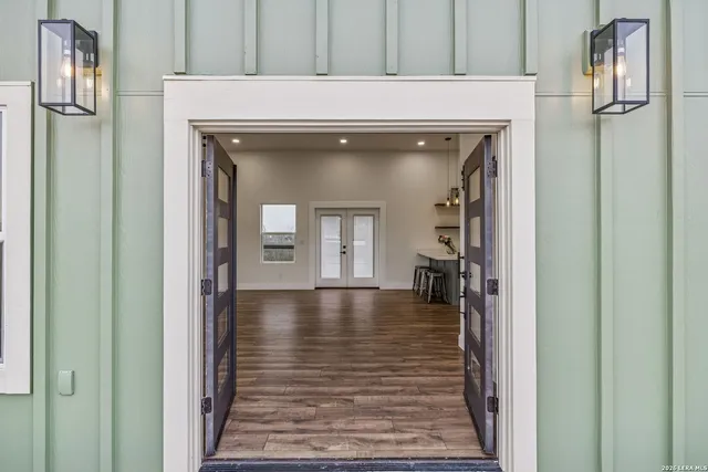 $650,000 | 300 County Road 5781, Castroville, TX 78009