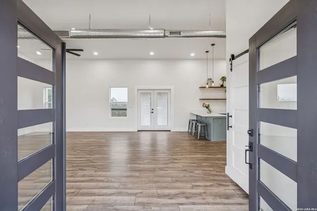 $650,000 | 300 County Road 5781, Castroville, TX 78009