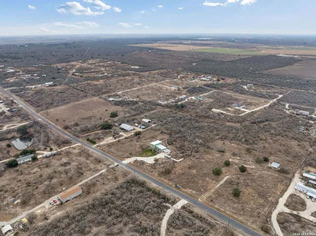 $650,000 | 300 County Road 5781, Castroville, TX 78009