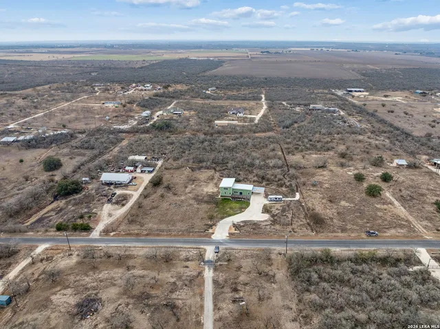 $650,000 | 300 County Road 5781, Castroville, TX 78009