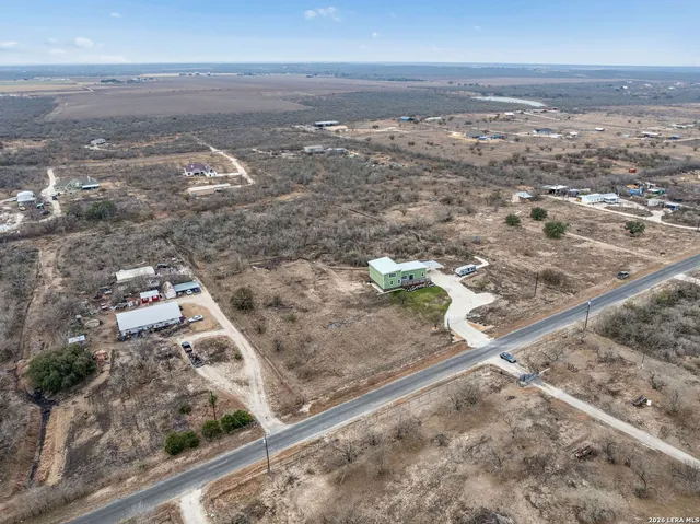 $650,000 | 300 County Road 5781, Castroville, TX 78009