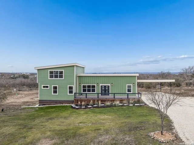 $650,000 | 300 County Road 5781, Castroville, TX 78009