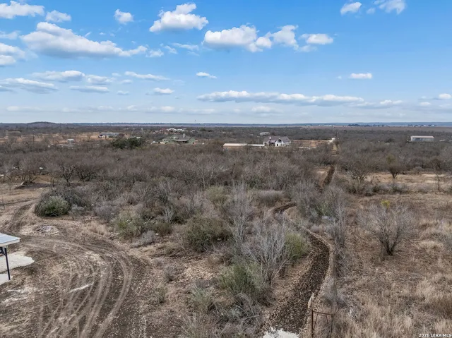 $650,000 | 300 County Road 5781, Castroville, TX 78009