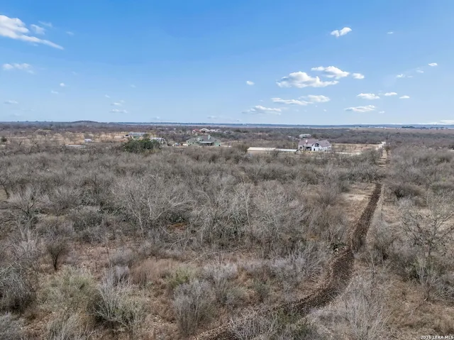 $650,000 | 300 County Road 5781, Castroville, TX 78009