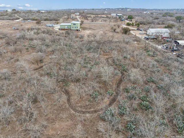 $650,000 | 300 County Road 5781, Castroville, TX 78009