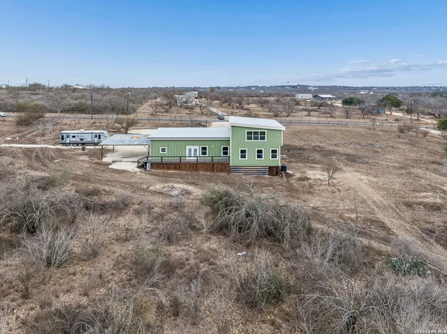$650,000 | 300 County Road 5781, Castroville, TX 78009
