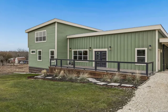 $650,000 | 300 County Road 5781, Castroville, TX 78009