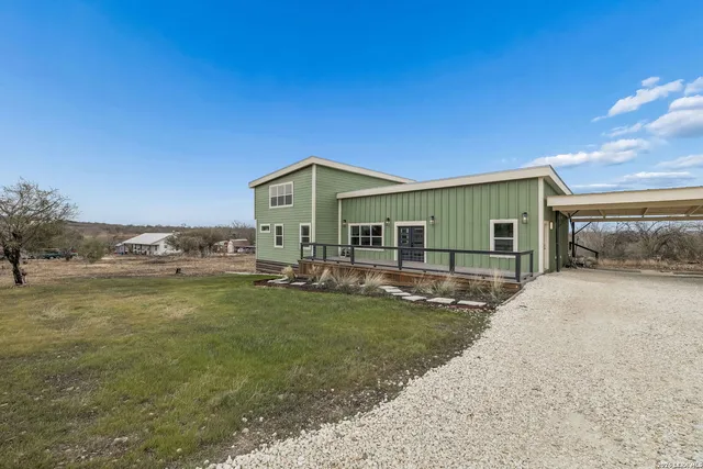 $650,000 | 300 County Road 5781, Castroville, TX 78009