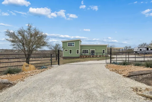 $650,000 | 300 County Road 5781, Castroville, TX 78009
