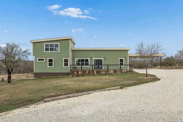 $650,000 | 300 County Road 5781, Castroville, TX 78009